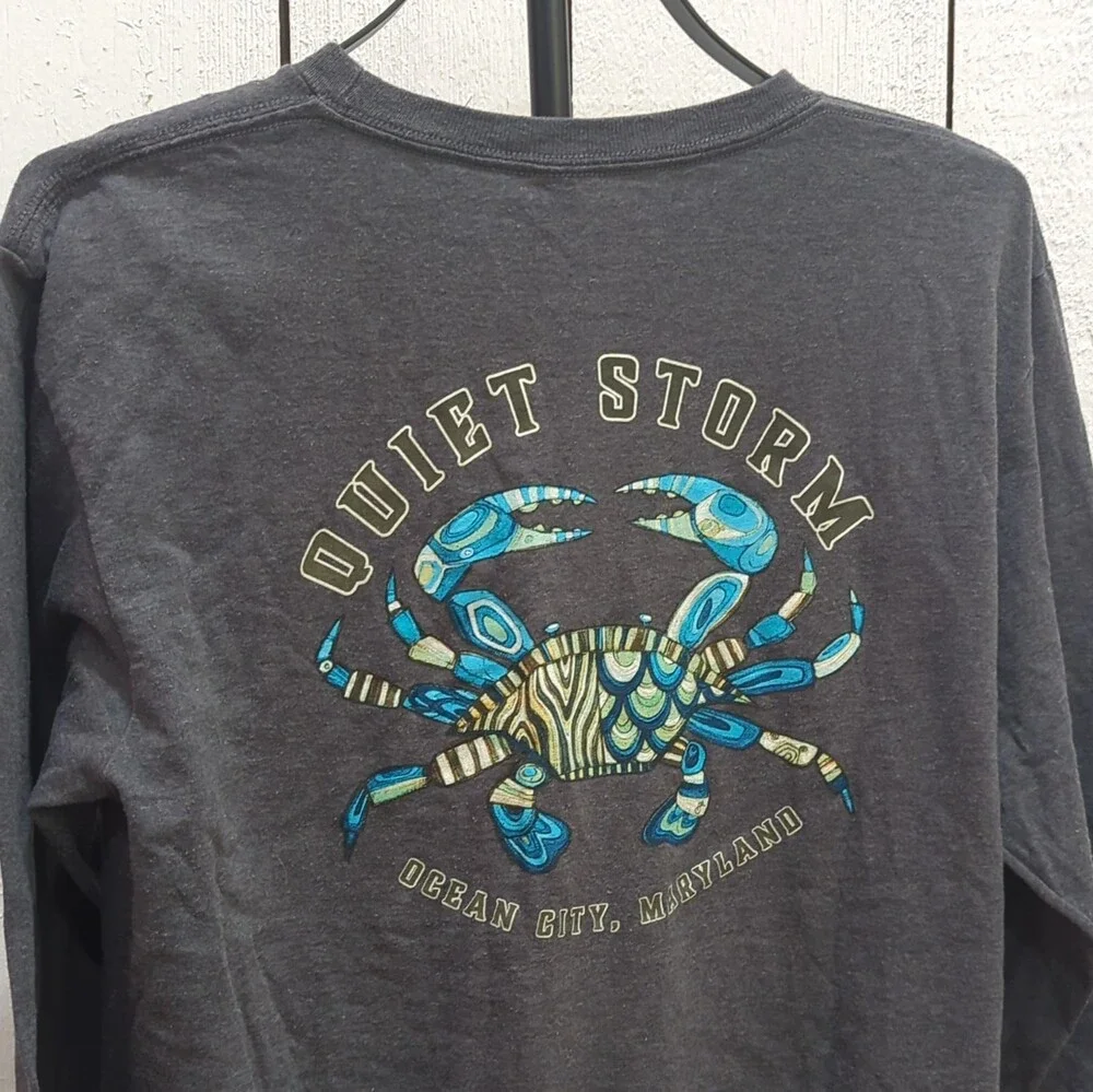 Quiet Storm Ocean City MD Crab Graphic Gray Long Sleeve Crew Neck T-Shirt M